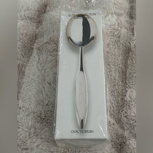 Artis round brush new in box oval 10